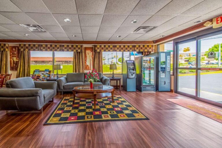 Econo lodge 3 768x512