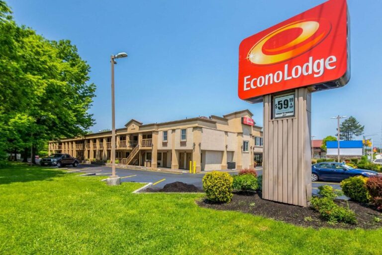 Econo lodge 768x512